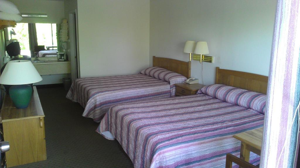 برانسون Almost Home Lodge الغرفة الصورة