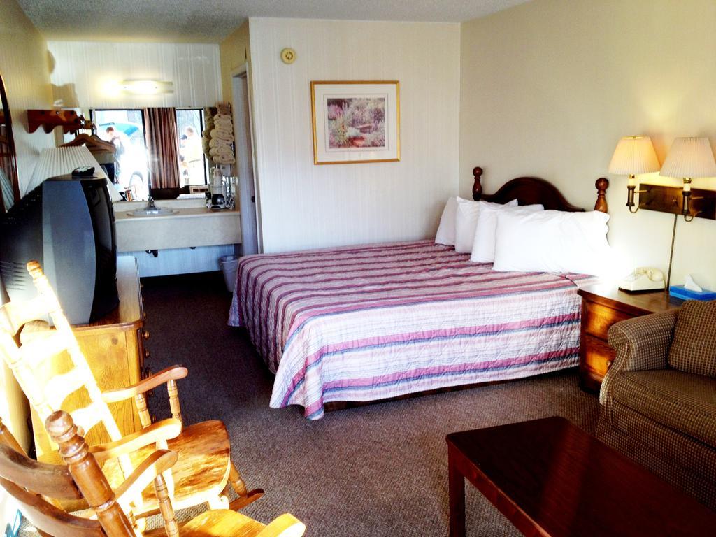 برانسون Almost Home Lodge الغرفة الصورة